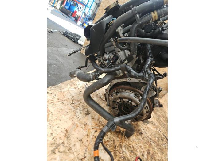Motor van een Toyota Yaris (P1) 1.3 16V VVT-i 2004