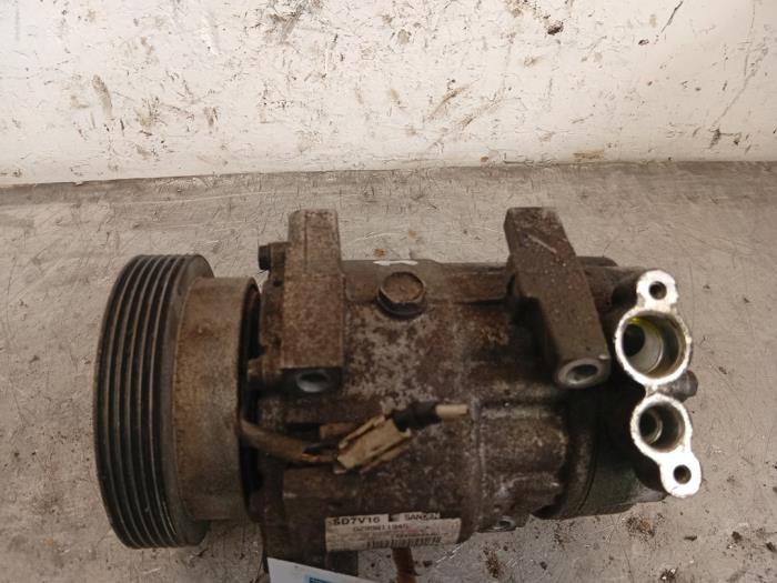Usagé Compresseur de clim Dacia Sandero I (BS) 1.4 LPG Prix € 50,00 Règlement à la marge proposé par Autodemontage de Zaag