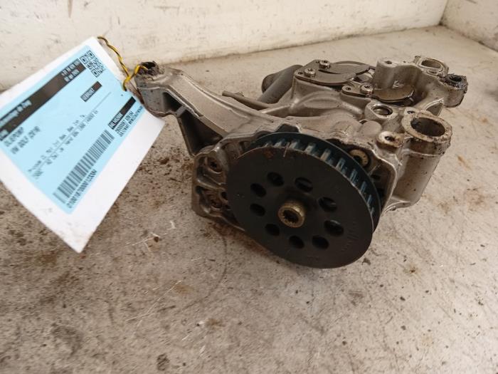Używane Pompa oleju Volkswagen Golf VII (AUA) 2.0 TDI 16V Cena € 70,00 Procedura marży oferowane przez Autodemontage de Zaag