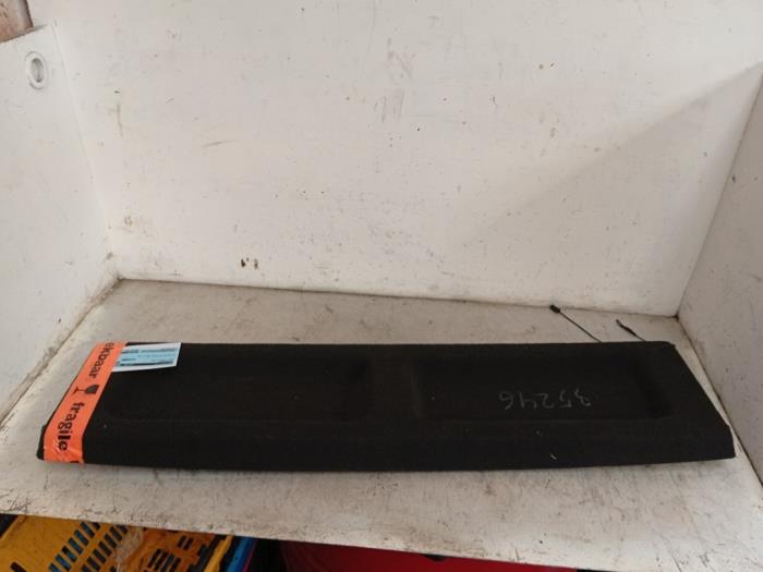 Begagnade Lufttratt BMW 1 serie (F40) Pris € 120,00 Marginaltabell erbjuds av Autodemontage de Zaag