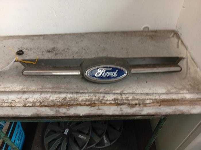 Begagnade Grill Ford Focus 3 1.0 Ti-VCT EcoBoost 12V 125 Pris € 19,99 Marginaltabell erbjuds av Autodemontage de Zaag