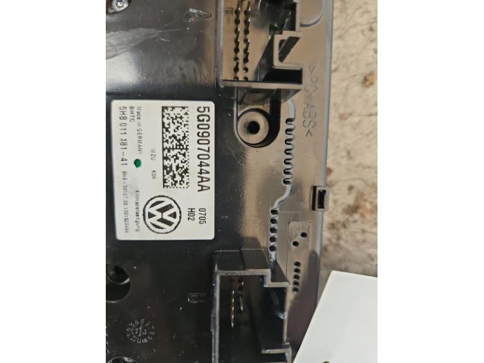 Begagnade Klimatpanel Volkswagen Golf VII (AUA) 2.0 TDI 16V Pris € 69,99 Marginaltabell erbjuds av Autodemontage de Zaag