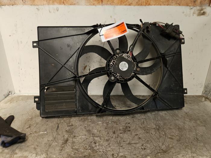 Gebrauchte Kühlerventilator Volkswagen Golf VI (5K1) 1.6 Preis € 49,99 Margenregelung angeboten von Autodemontage de Zaag