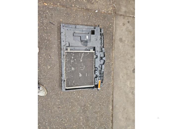 Begagnade Front Citroen C4 Cactus (0B/0P) 1.2 PureTech 82 12V Pris € 99,99 Marginaltabell erbjuds av Autodemontage de Zaag