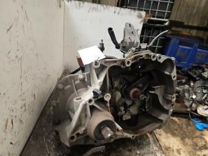 Getriebe van een Dacia Sandero I (BS) 1.2 16V 2010