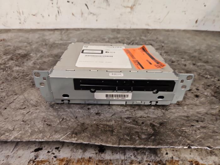 Używane Modul radiowy BMW 1 serie (F20) 116i 1.6 16V Cena € 250,00 Procedura marży oferowane przez Autodemontage de Zaag