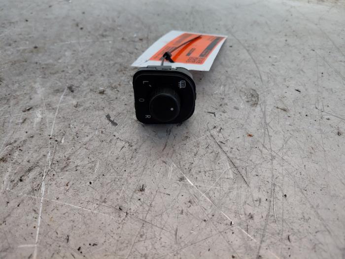 Wing mirror switch