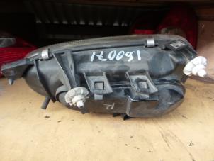 Used Headlight, right Volkswagen Golf III (1H1) 1.6 i Price on request offered by Autodemontage de Zaag