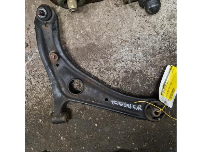 Front wishbone, right from a Toyota Yaris Verso (P2) 1.3 16V 2000