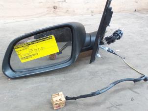 Used Wing mirror, left Volkswagen Polo IV (9N1/2/3) 1.2 Price on request offered by Autodemontage de Zaag