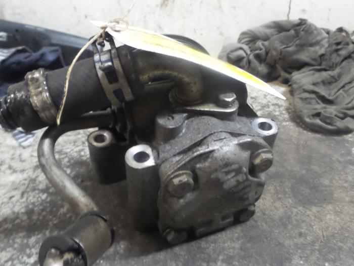 Usagé Pompe de direction Ford Fiesta Prix € 80,00 Règlement à la marge proposé par Autodemontage de Zaag