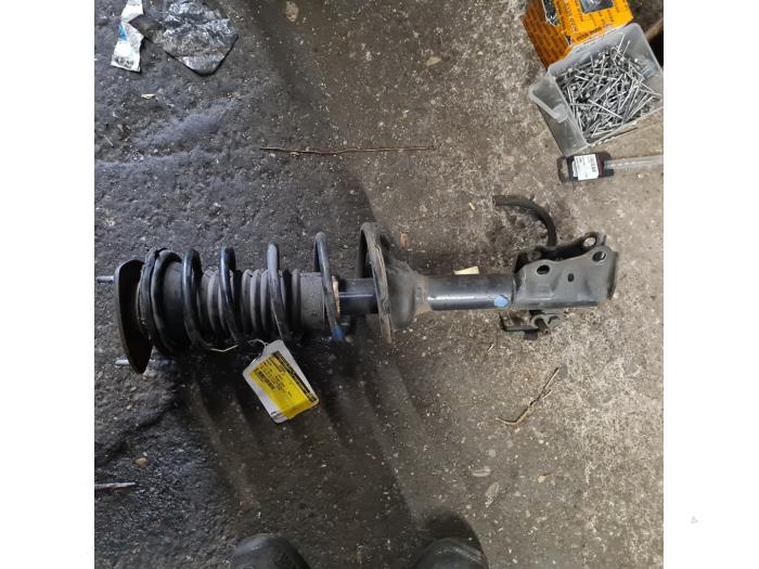 Front shock absorber rod, left from a Toyota Yaris 2004