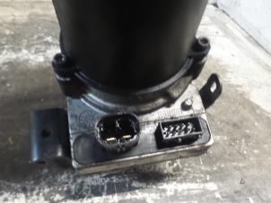 Used Power steering pump Citroen C4 Berline (LC) 1.6 16V VTi 120 Price on request offered by Autodemontage de Zaag