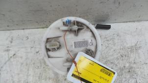 Begagnade Bensinpump Ford Fiesta 5 (JD/JH) 1.3 Pris € 40,00 Marginaltabell erbjuds av Autodemontage de Zaag