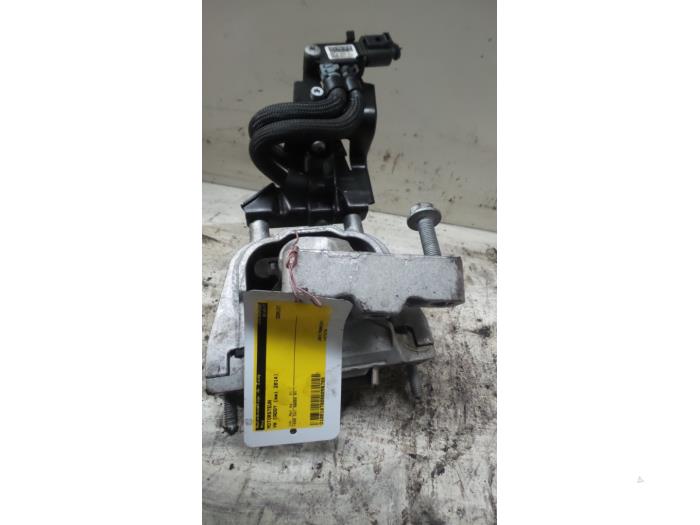 Usagé Support moteur Volkswagen Caddy III (2KA,2KH,2CA,2CH) 1.6 TDI 16V Prix € 65,00 Règlement à la marge proposé par Autodemontage de Zaag
