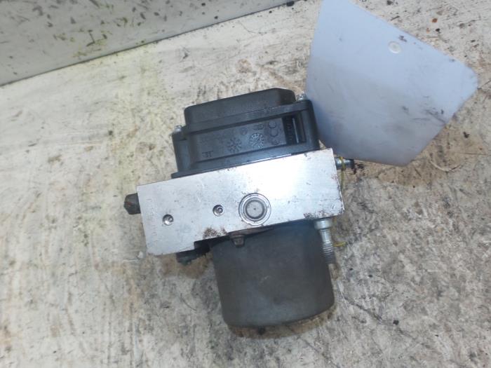 ABS pump from a Opel Corsa C (F08/68) 1.2 16V 2004