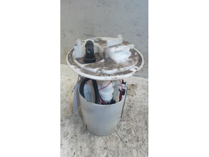 Usagé Pompe essence Opel Corsa D 1.4 16V Twinport Prix € 50,00 Règlement à la marge proposé par Autodemontage de Zaag