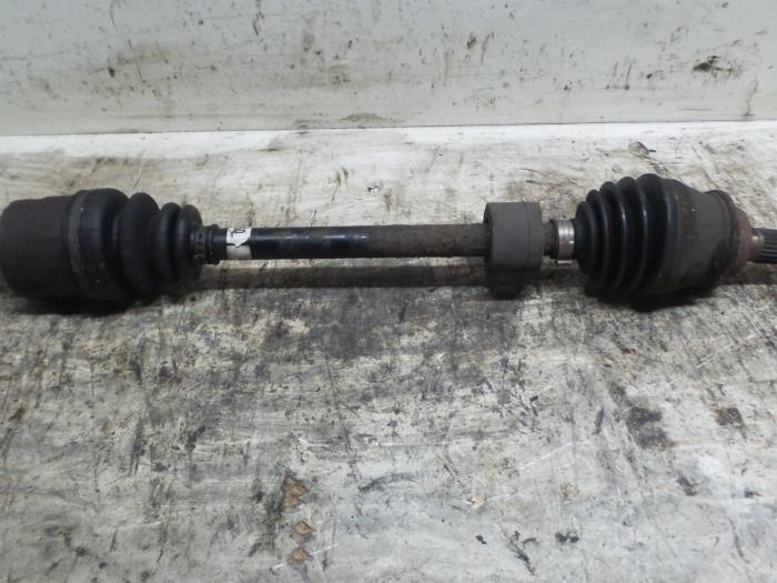 Front drive shaft, left from a Opel Agila (A) 1.2 16V 2003