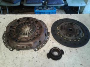 Used Clutch kit (complete) BMW Mini One/Cooper (R50) 1.6 16V One Price € 60,00 Margin scheme offered by Autodemontage de Zaag