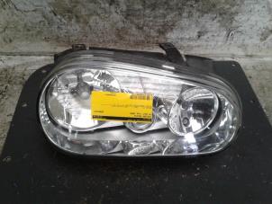 Used Headlight, right Volkswagen Golf IV (1J1) 1.4 16V Price € 30,00 Margin scheme offered by Autodemontage de Zaag