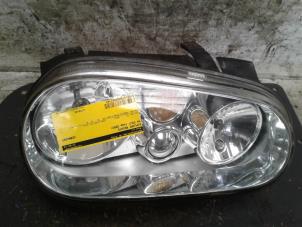 Used Headlight, right Volkswagen Golf IV (1J1) 2.0 Price € 35,00 Margin scheme offered by Autodemontage de Zaag