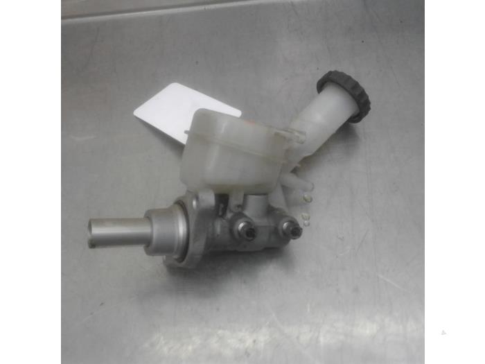 Master cylinder from a Mitsubishi Outlander (CW) 2.2 DI-D 16V 4x4 2009