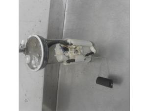 Usados Bomba de gasolina Honda CR-V (RD6/7/8) 2.0i 16V VTEC Precio € 59,95 Norma de margen ofrecido por Japoto Parts B.V.