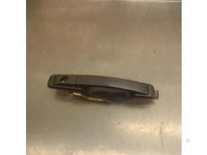 Used Front door handle 4-door, right Ssang Yong Rexton 2.7 Xdi RX/RJ 270 16V Price € 14,99 Margin scheme offered by Japoto Parts B.V.
