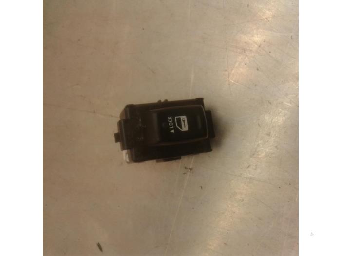 Używane Przelacznik Lexus IS (E2) 250 2.5 V6 24V Cena € 10,45 Procedura marży oferowane przez Japoto Parts B.V.
