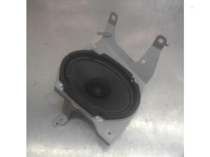 Używane Glosnik Mazda 5 (CR19) 2.0 CiDT 16V Normal Power Cena € 20,99 Procedura marży oferowane przez Japoto Parts B.V.