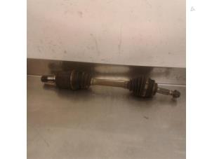 Used Front drive shaft, left Toyota Avensis Wagon (T25/B1E) 2.0 16V D-4D Price € 50,00 Margin scheme offered by Japoto Parts B.V.