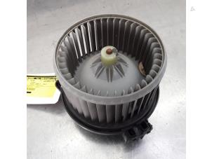 Usados Motor de ventilador de calefactor Daihatsu Sirion 2 (M3) 1.3 16V DVVT Precio € 24,95 Norma de margen ofrecido por Japoto Parts B.V.