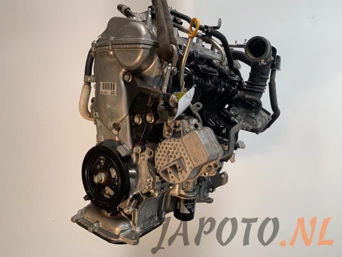Motor van een Toyota Yaris III (P13) 1.5 16V Hybrid 2017