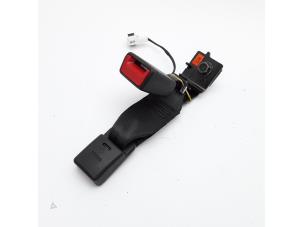 Used Rear seatbelt buckle, right Kia Rio IV (YB) 1.0i T-GDi 100 12V Price € 24,95 Margin scheme offered by Japoto Parts B.V.