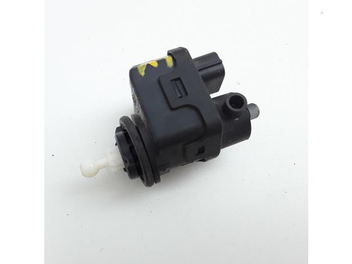 Używane Silnik reflektora Honda Jazz (GD/GE2/GE3) 1.3 i-Dsi Cena € 10,45 Procedura marży oferowane przez Japoto Parts B.V.