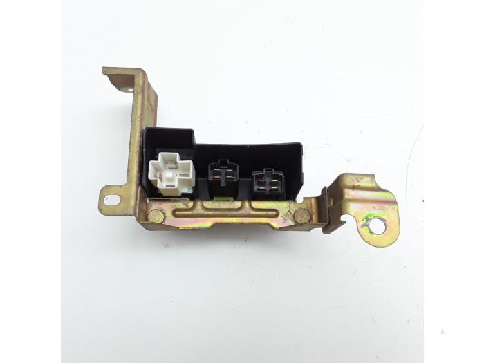 Używane Przekaznik Mazda MX-5 (NB18/35/8C) 1.8i 16V Cena € 10,50 Procedura marży oferowane przez Japoto Parts B.V.