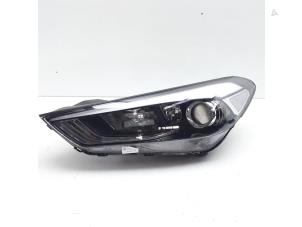 Używane Reflektor lewy Hyundai Tucson (TL) 1.6 GDi 16V 2WD Cena € 508,20 Z VAT oferowane przez Japoto Parts B.V.