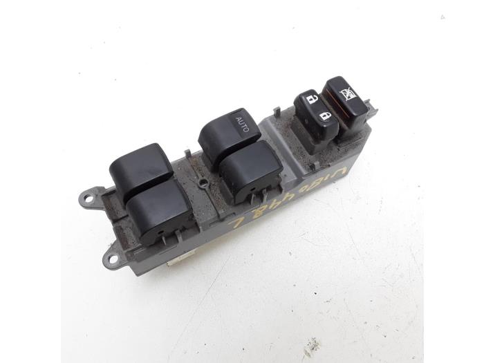 Multi-functional window switch from a Toyota Corolla (E15) 1.6 Dual VVT-i 16V 2008