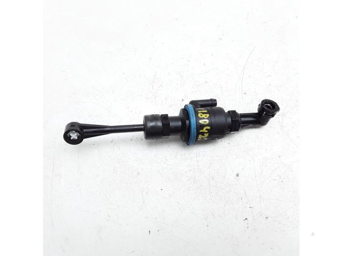 Clutch master cylinder from a Kia Picanto (JA) 1.0 T-GDI 12V 2018