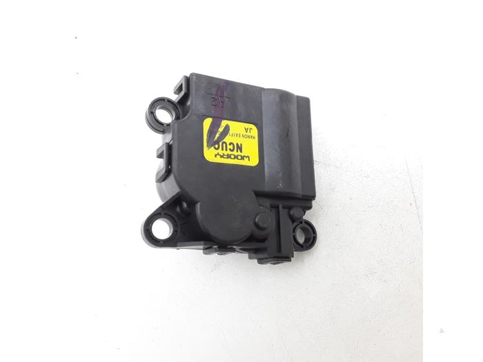 Heater valve motor from a Kia Picanto (JA) 1.0 T-GDI 12V 2018