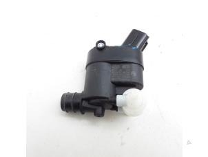 Used Windscreen washer pump Kia Picanto (JA) 1.0 T-GDI 12V Price € 19,95 Margin scheme offered by Japoto Parts B.V.