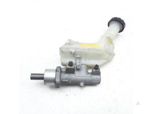 Używane Glówny cylinder hamulcowy Nissan Micra (K12) 1.2 16V Cena € 34,95 Procedura marży oferowane przez Japoto Parts B.V.