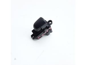 Used Electric window switch Nissan Juke (F15) 1.2 DIG-T 16V Price € 9,95 Margin scheme offered by Japoto Parts B.V.
