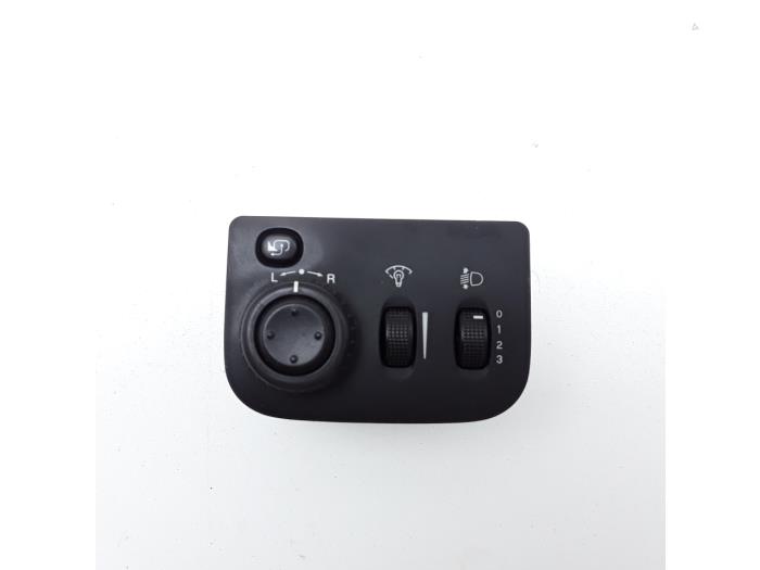 Usados Interruptor de retrovisor Chevrolet Evanda 2.0 16V Precio € 26,25 Norma de margen ofrecido por Japoto Parts B.V.