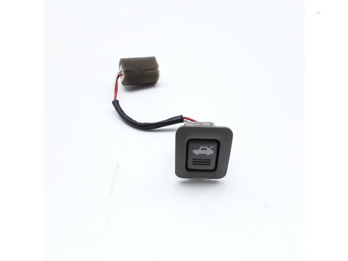 Usagé Commodo Chevrolet Evanda 2.0 16V Prix € 21,00 Règlement à la marge proposé par Japoto Parts B.V.
