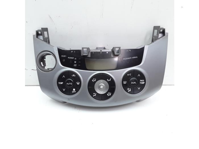 Panel de control de calefacción de un Toyota RAV4 (A3) 2.2 D-CAT 16V 4x4 2006