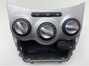 Usagé Panneau de commandes chauffage Hyundai i10 (F5) 1.1i 12V Prix € 19,95 Règlement à la marge proposé par Japoto Parts B.V.