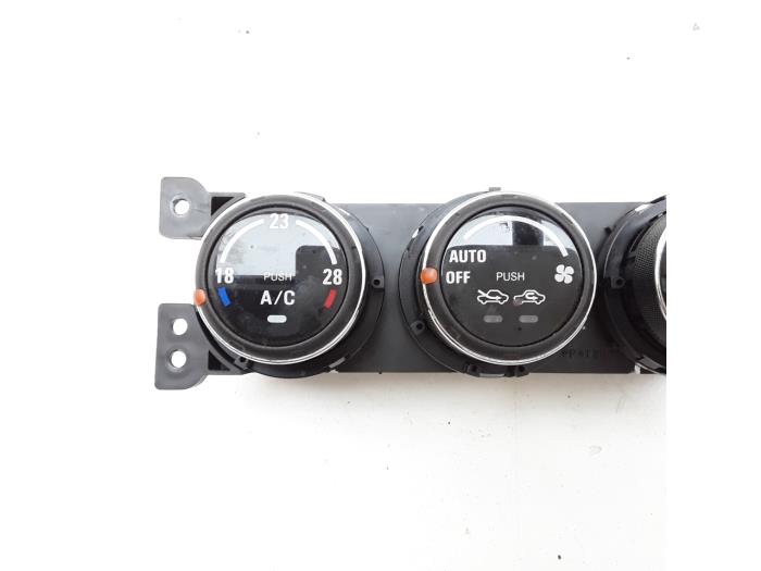 Panel de control de calefacción de un Suzuki Liana (ERC/ERD/RH4) 1.6 MPi 16V 2005