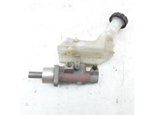 Używane Glówny cylinder hamulcowy Nissan Micra (K12) 1.6 16V 160 SR Cena € 34,95 Procedura marży oferowane przez Japoto Parts B.V.