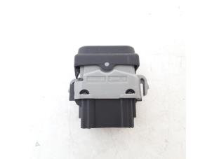 Used Seat heating switch Nissan Qashqai (J10) 1.5 dCi DPF Price € 14,95 Margin scheme offered by Japoto Parts B.V.